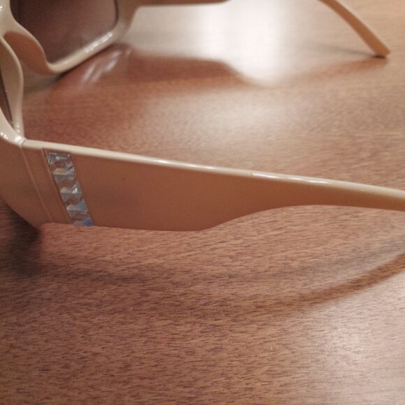 Dolce & Gabbana Sunglasses with case main image 9